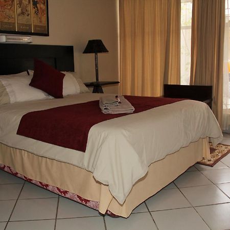 Rustenburg Guesthouse Esterno foto