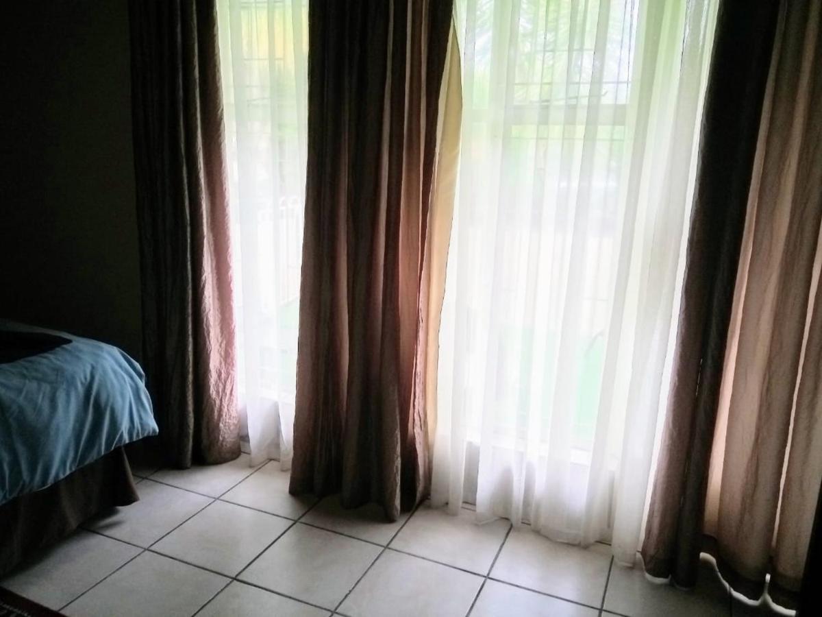 Rustenburg Guesthouse Esterno foto