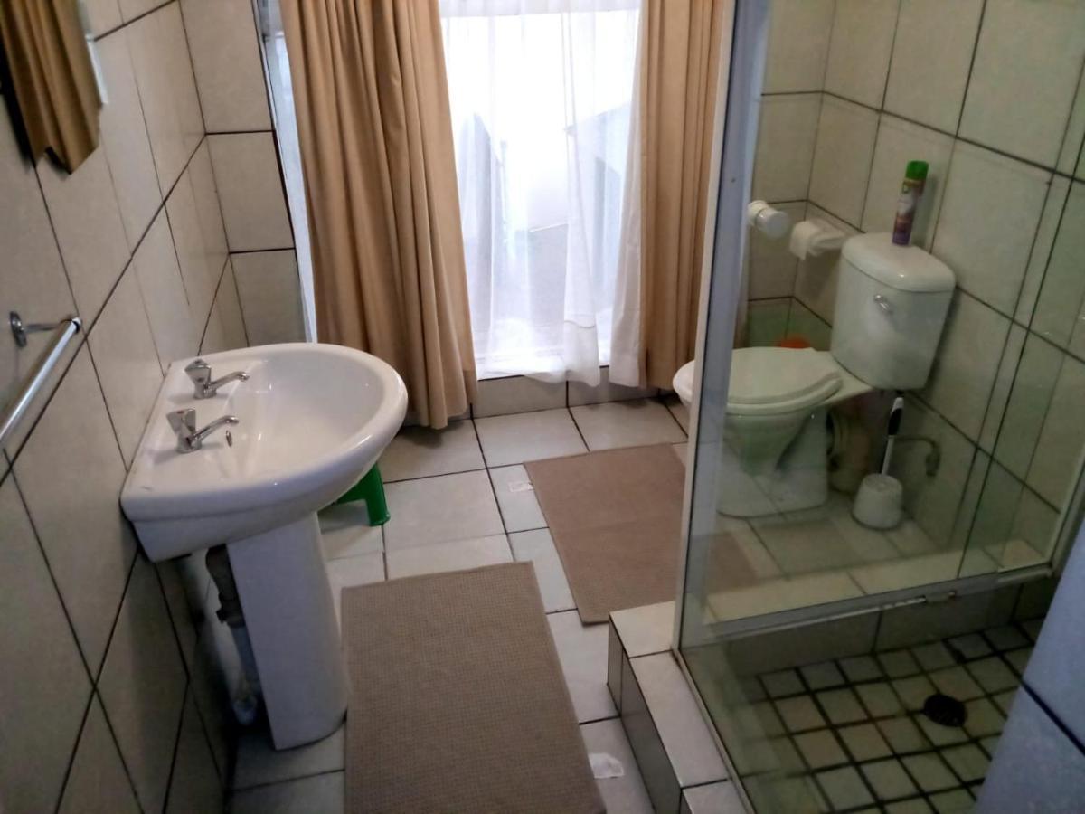 Rustenburg Guesthouse Esterno foto