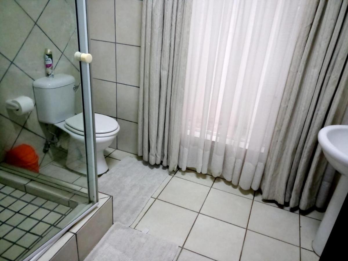 Rustenburg Guesthouse Esterno foto