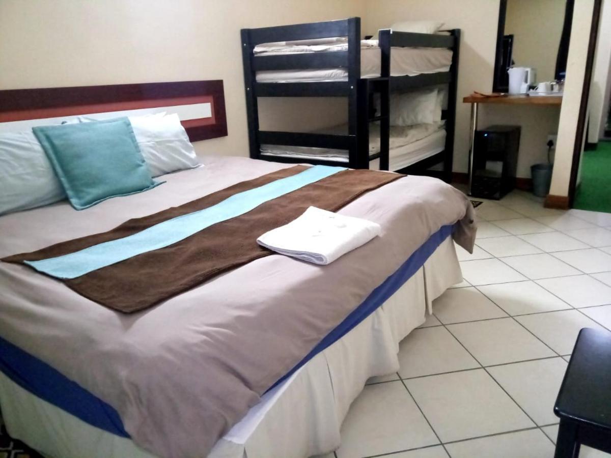 Rustenburg Guesthouse Esterno foto