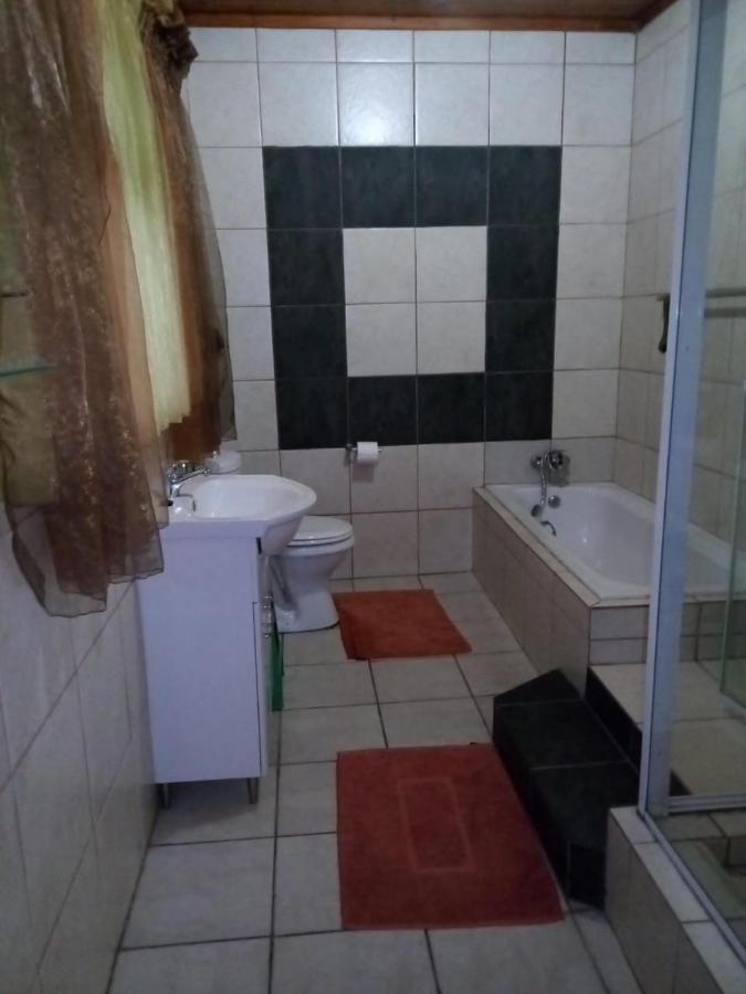 Rustenburg Guesthouse Esterno foto