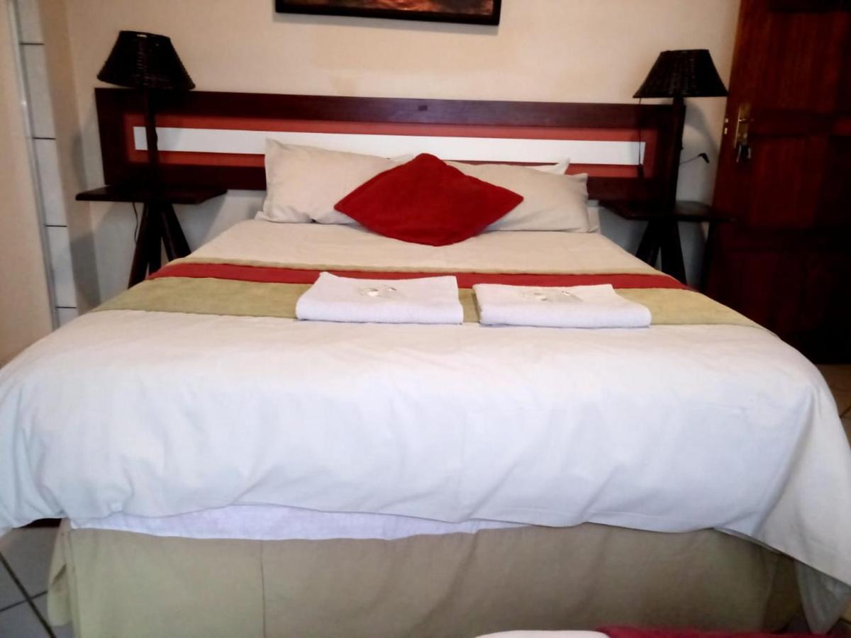 Rustenburg Guesthouse Esterno foto