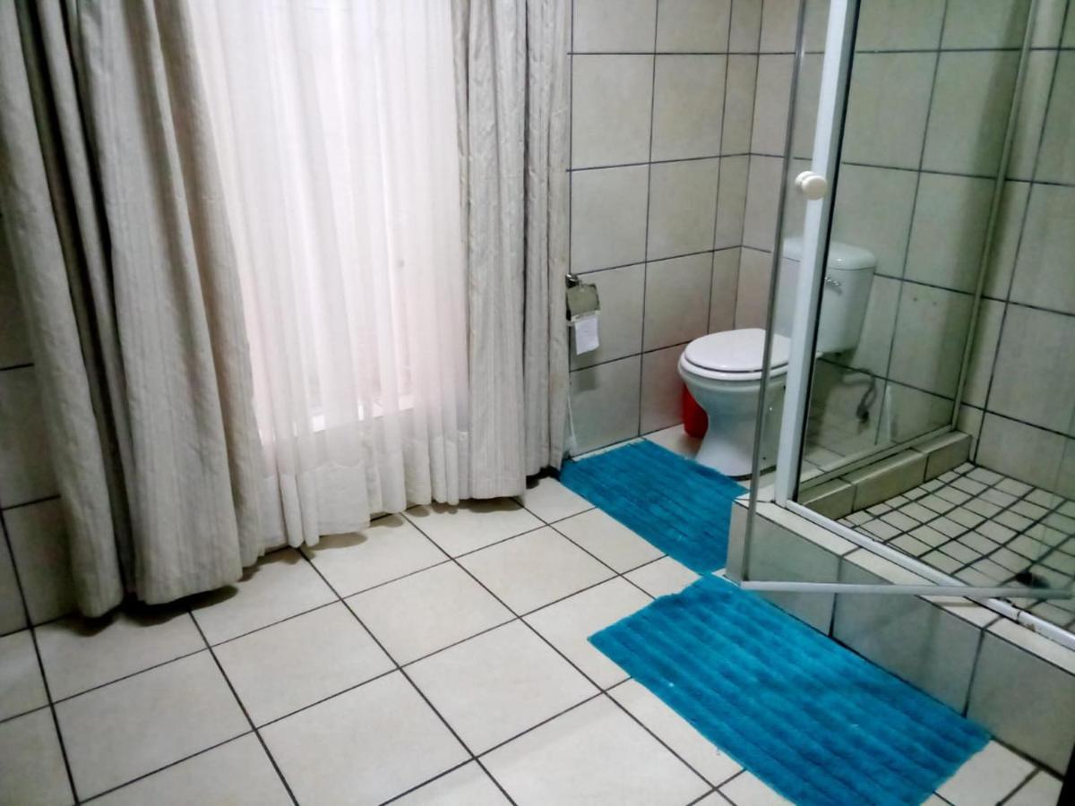 Rustenburg Guesthouse Esterno foto