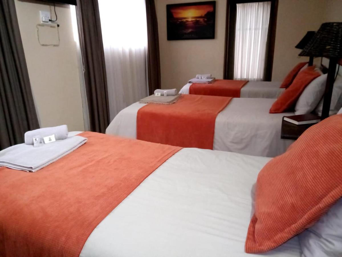 Rustenburg Guesthouse Esterno foto