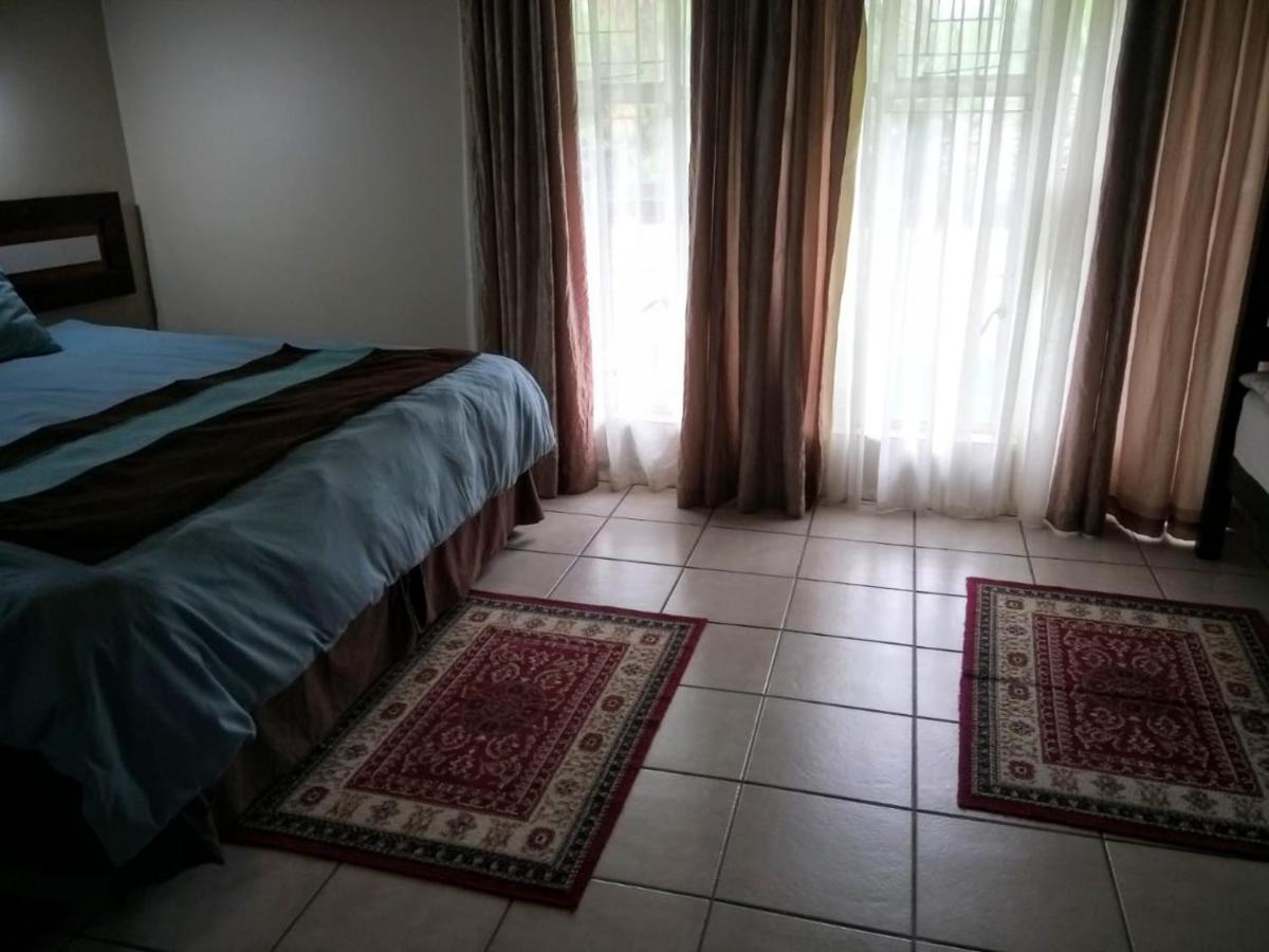 Rustenburg Guesthouse Esterno foto