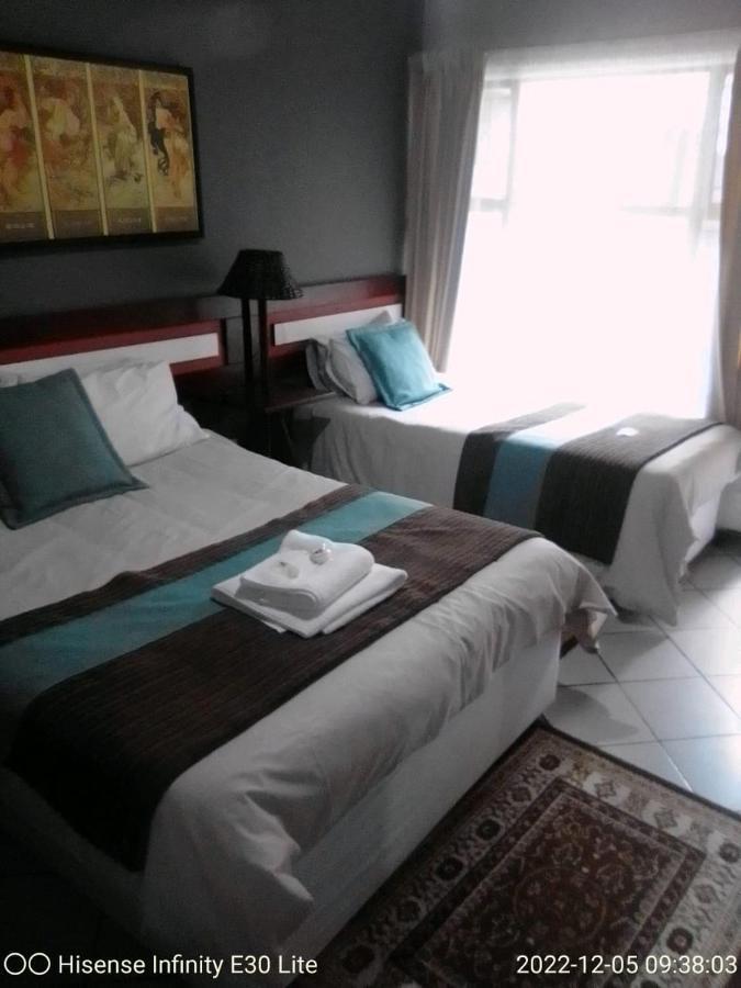 Rustenburg Guesthouse Esterno foto