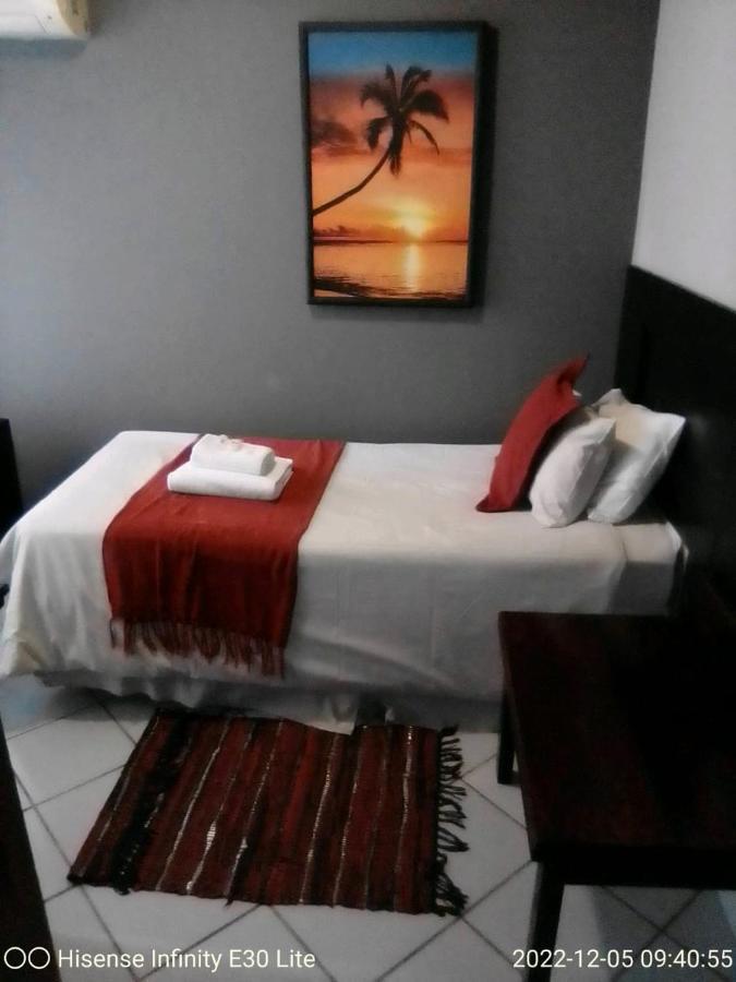 Rustenburg Guesthouse Esterno foto