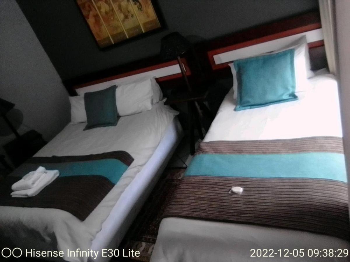 Rustenburg Guesthouse Esterno foto