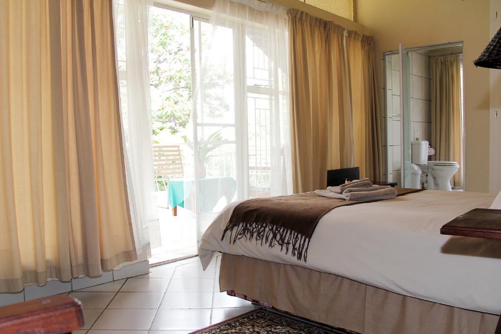 Rustenburg Guesthouse Esterno foto