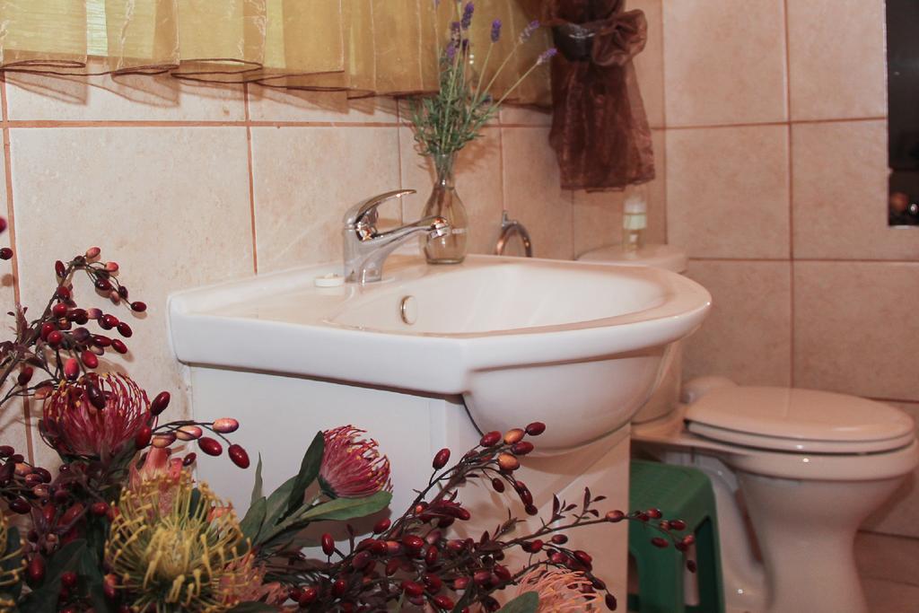 Rustenburg Guesthouse Esterno foto