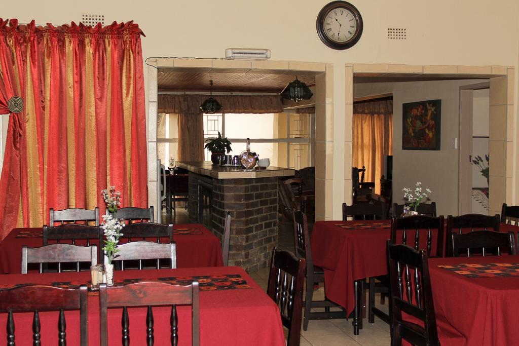 Rustenburg Guesthouse Esterno foto