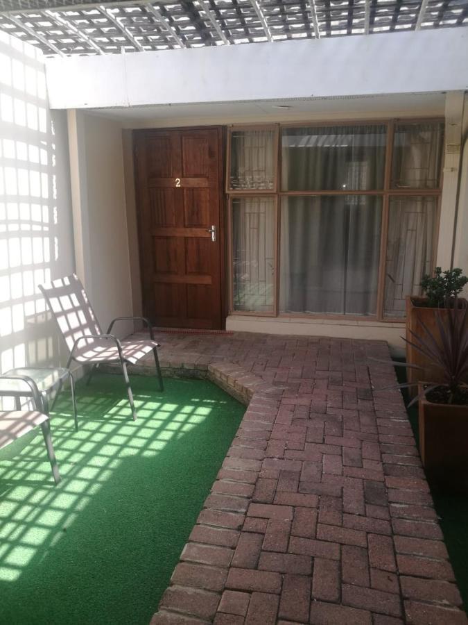 Rustenburg Guesthouse Esterno foto