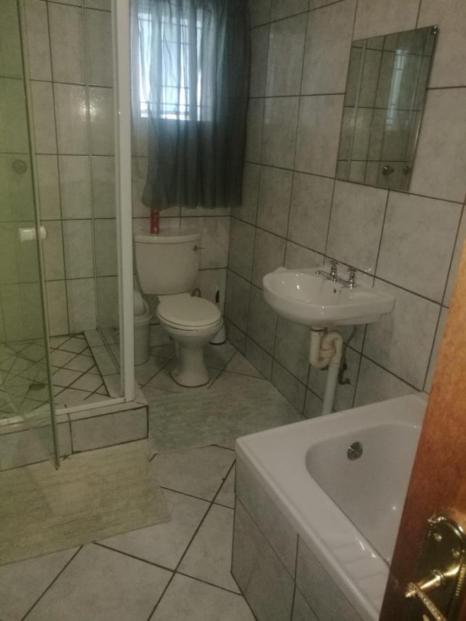 Rustenburg Guesthouse Esterno foto