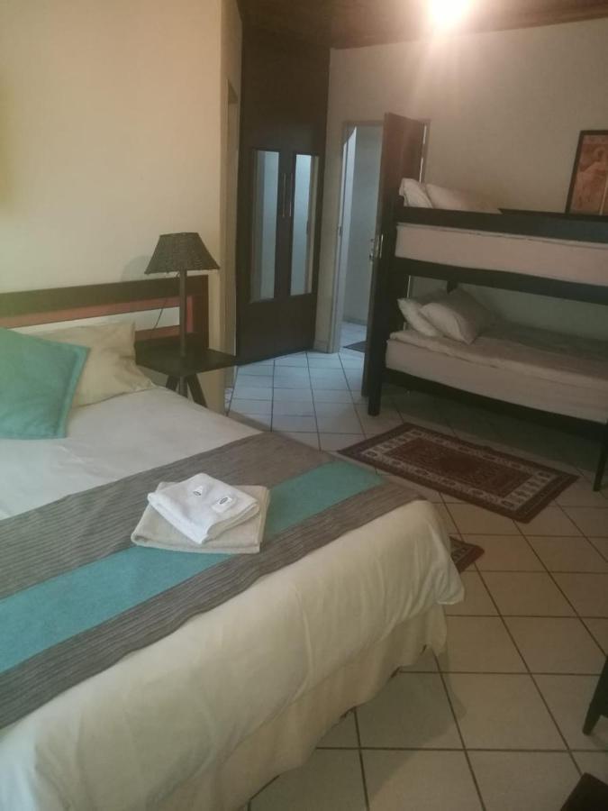 Rustenburg Guesthouse Esterno foto