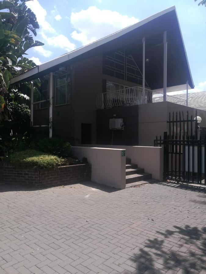 Rustenburg Guesthouse Esterno foto