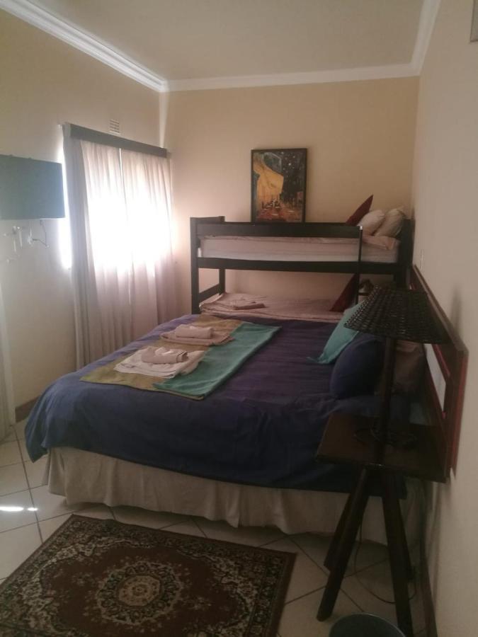 Rustenburg Guesthouse Esterno foto